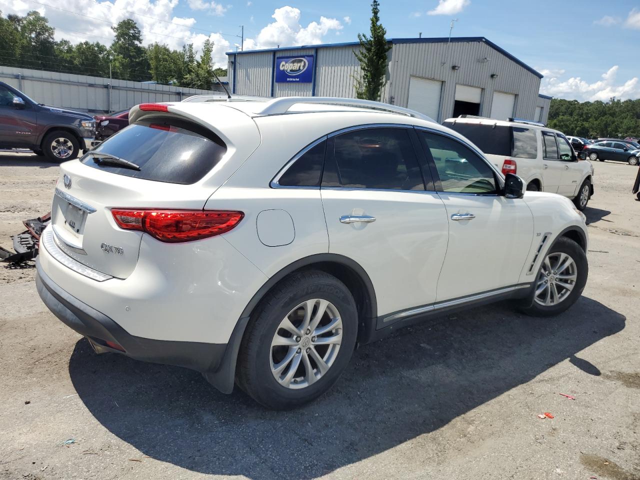 INFINITI QX70