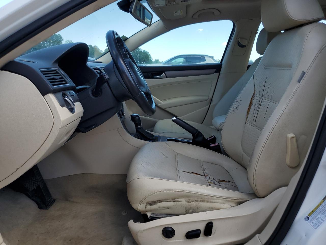 VOLKSWAGEN PASSAT SE