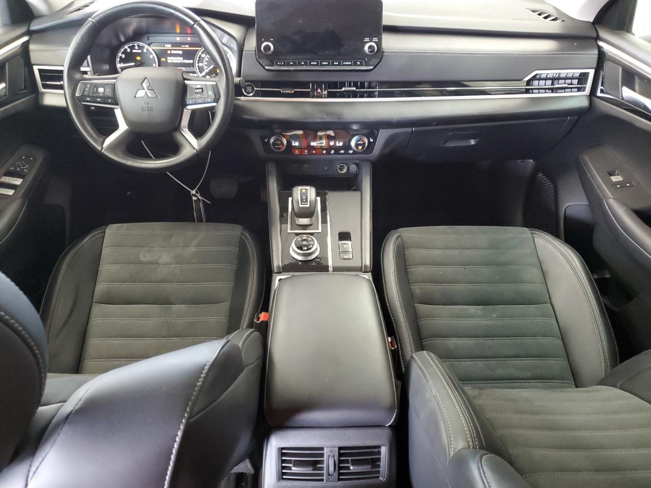 MITSUBISHI OUTLANDER SE