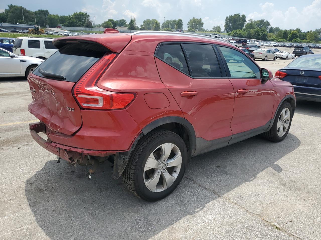 VOLVO XC40 T5 MOMENTUM