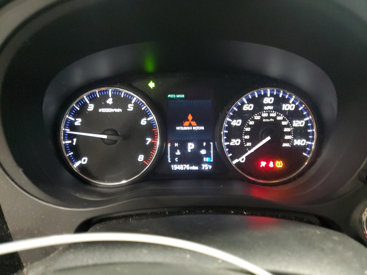 MITSUBISHI OUTLANDER SE