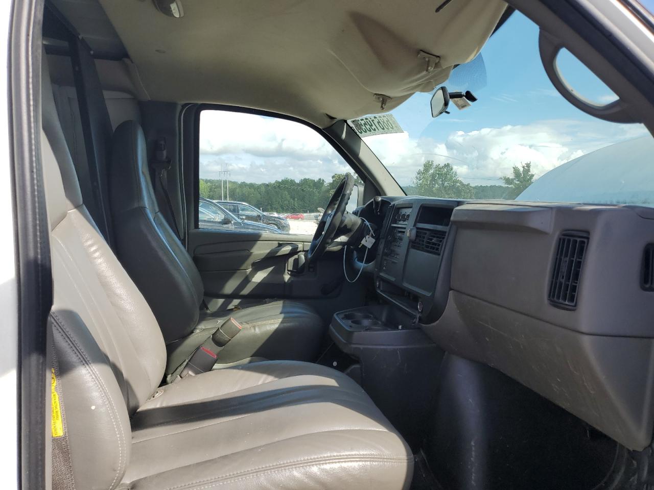 Lot #3302706002 2006 GMC SAVANA G25