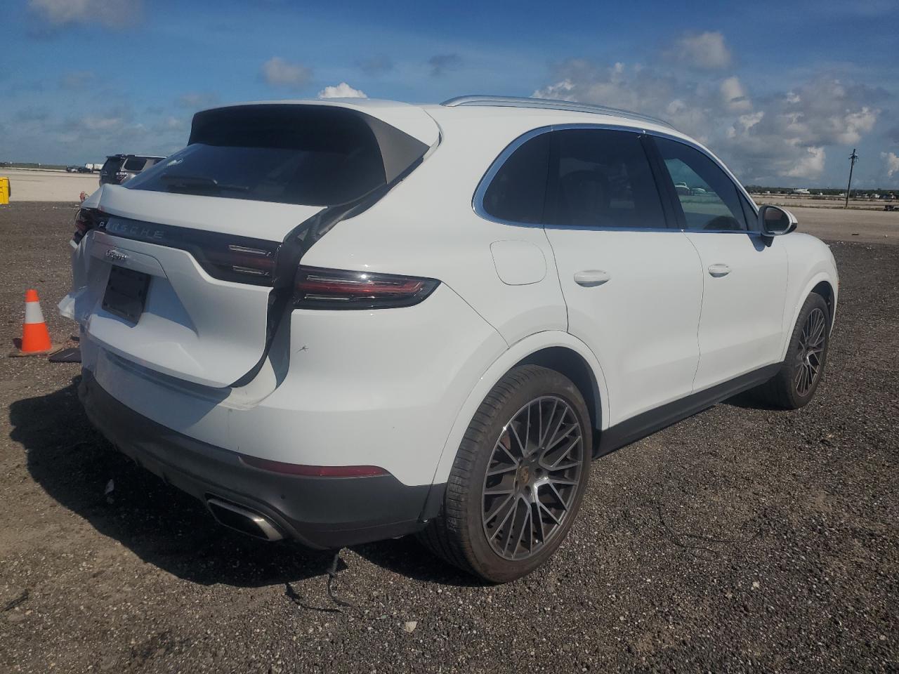 PORSCHE CAYENNE BASE