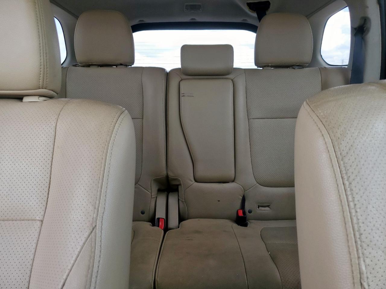 MITSUBISHI OUTLANDER SE