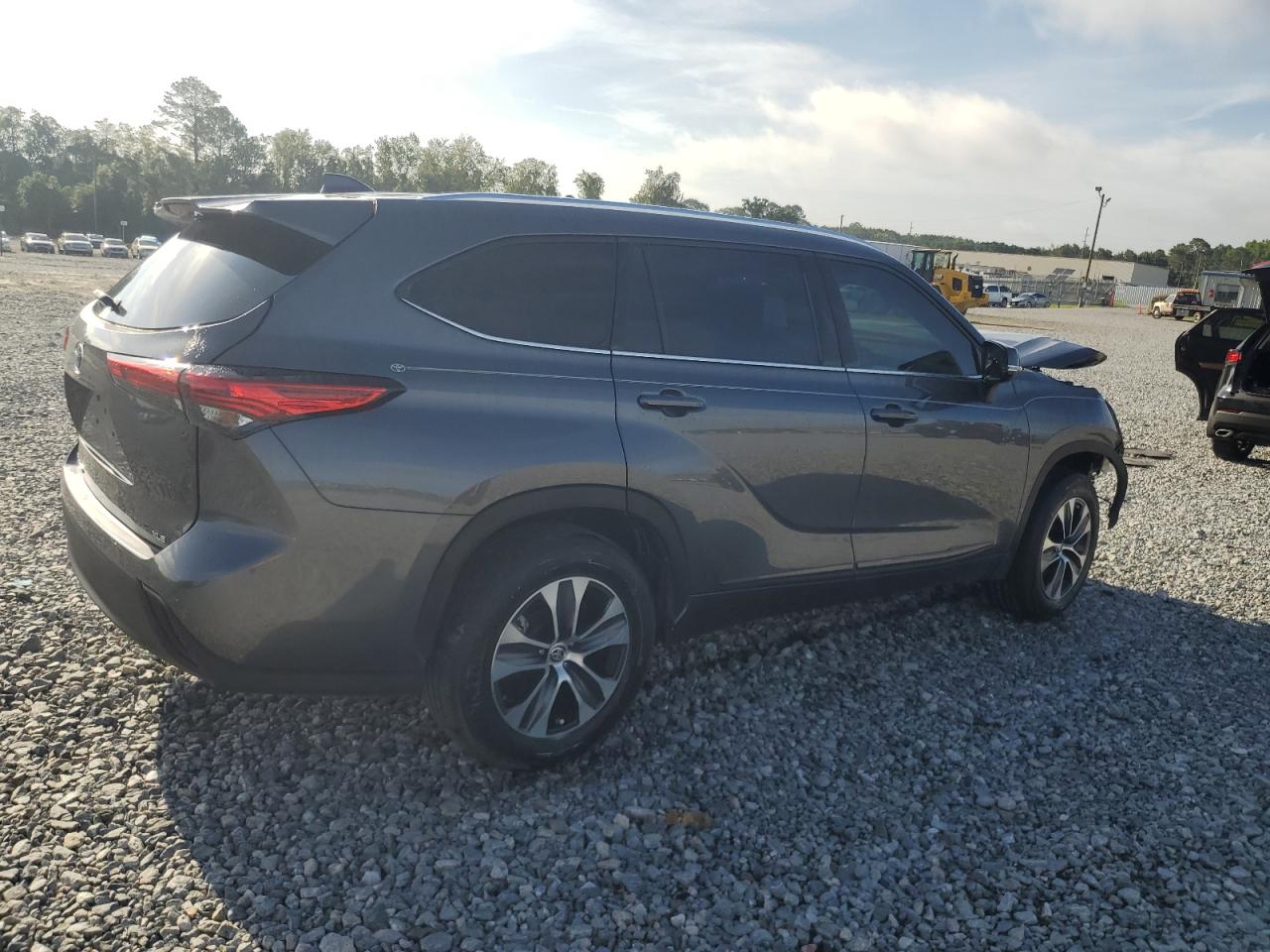 Lot #3308267213 2020 TOYOTA HIGHLANDER