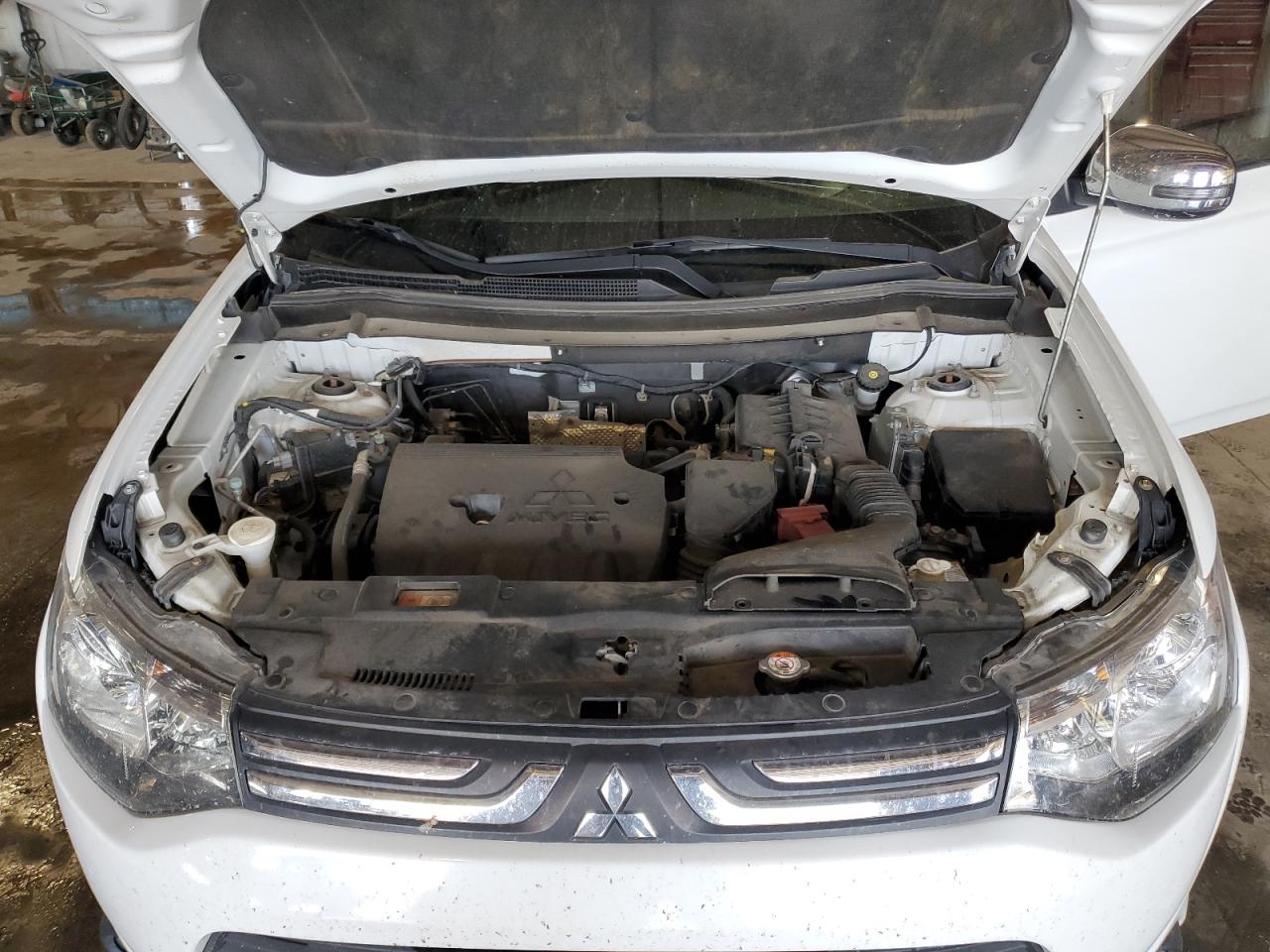 MITSUBISHI OUTLANDER SE