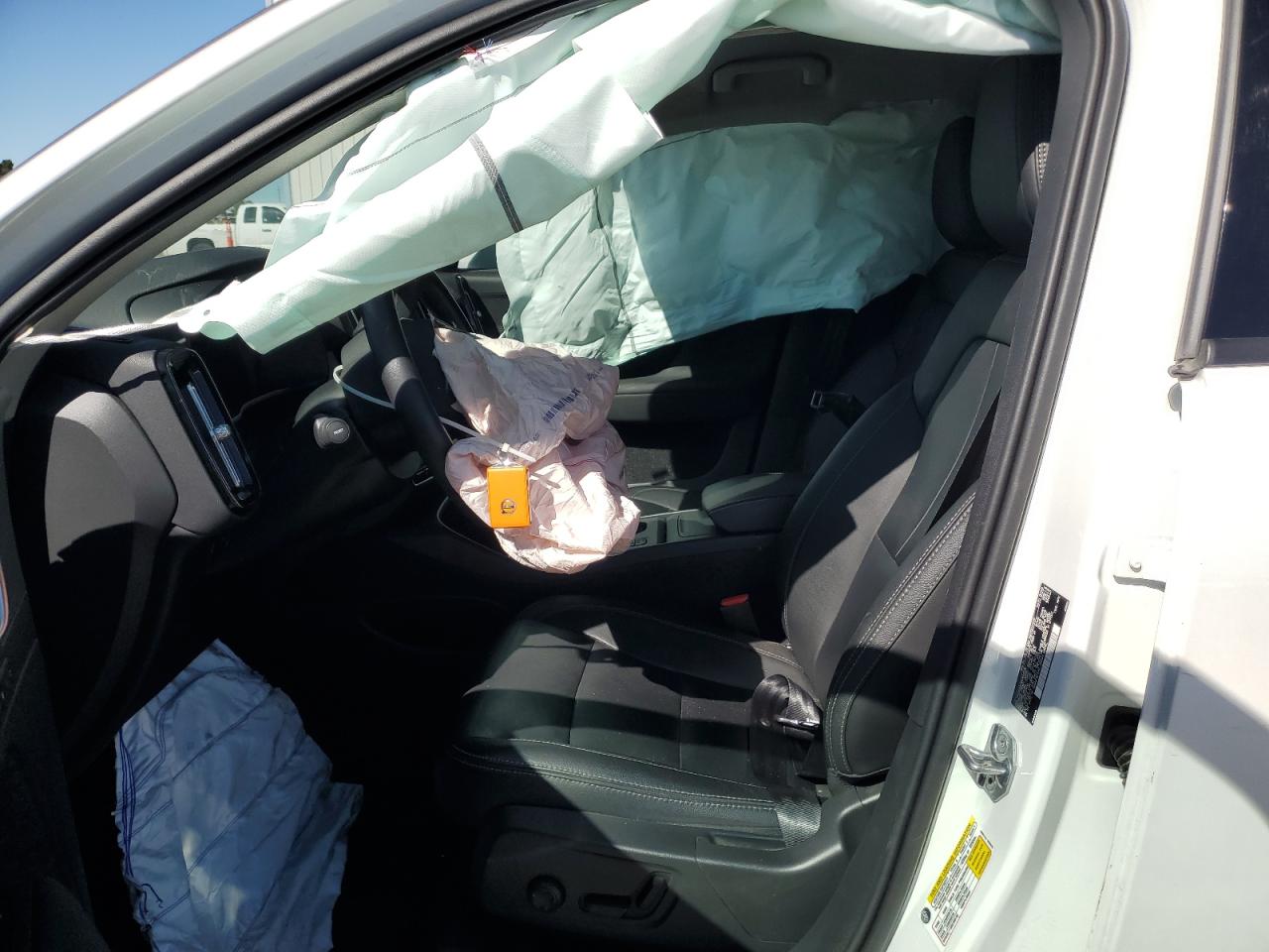 VOLVO XC40 T5 MOMENTUM