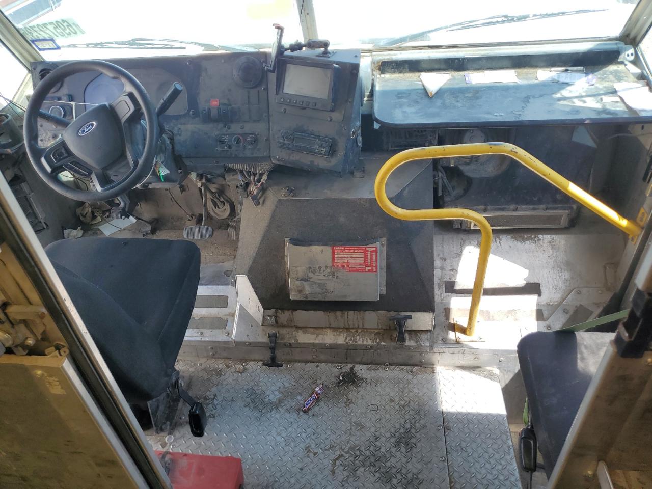 FORD ECONOLINE E450 SUPER DUTY COMMERCIAL STRIPPED CHASSIS