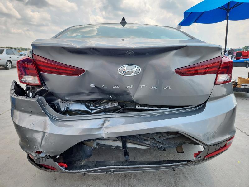 2019 HYUNDAI ELANTRA SE 5NPD84LF0KH413589