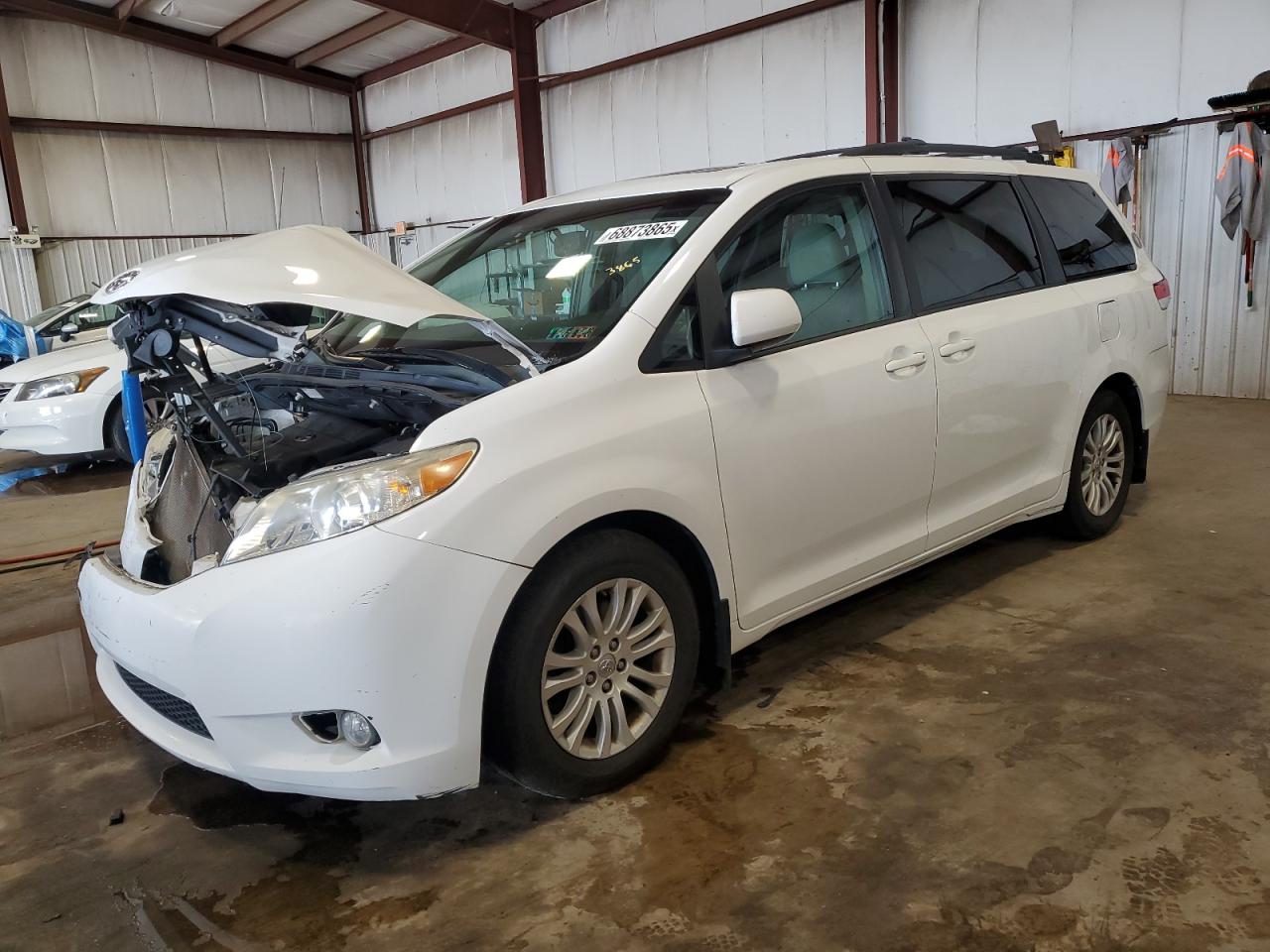 TOYOTA SIENNA XLE