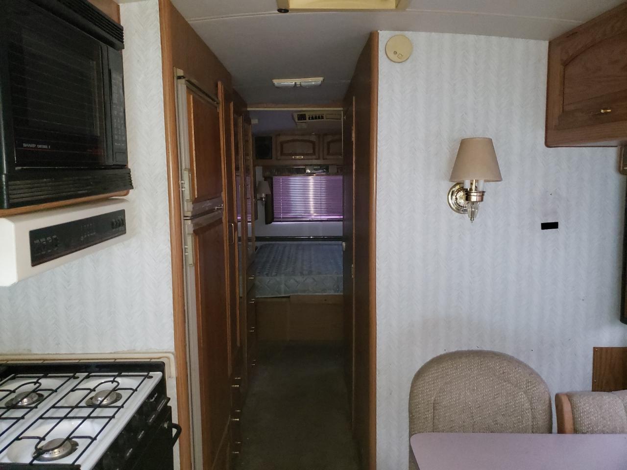 Lot #3259053048 1992 CHEVROLET P30