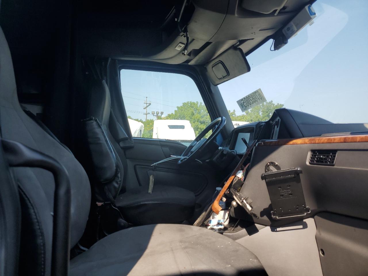 Lot #3240265875 2020 INTERNATIONAL LT625