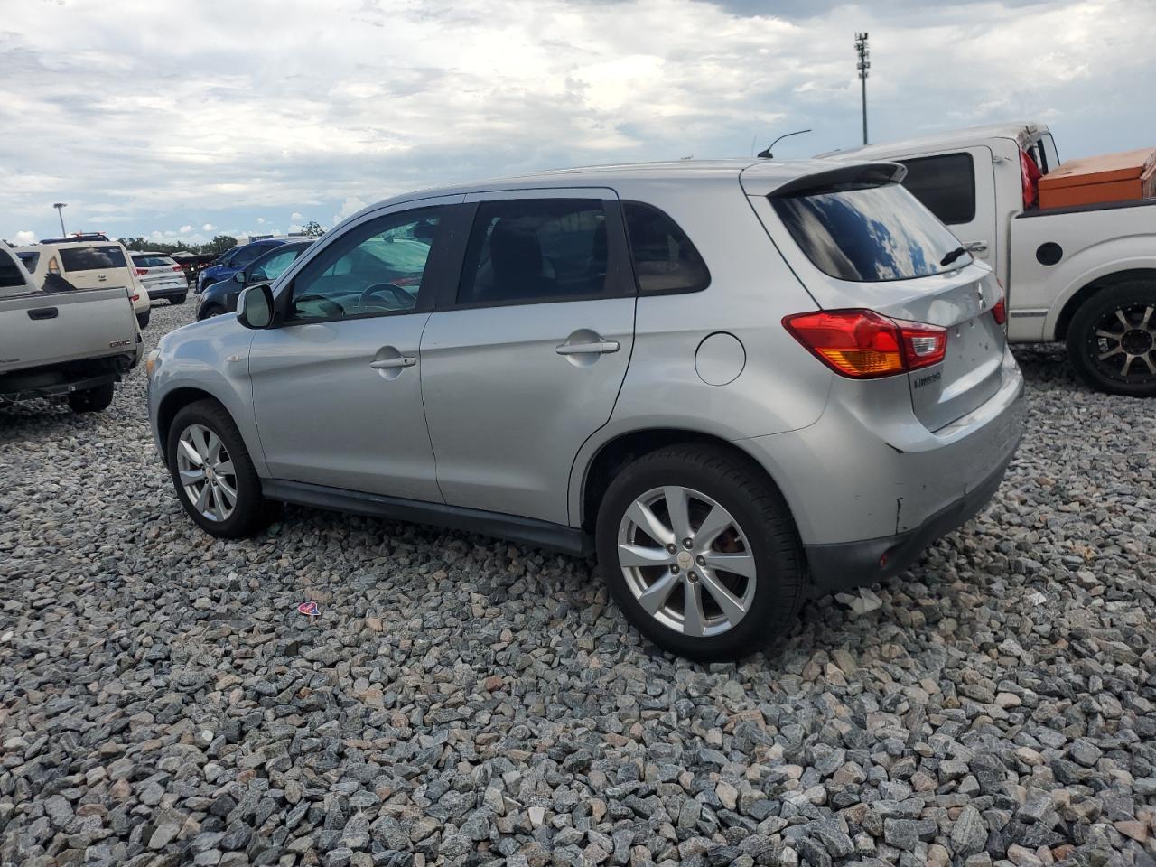 MITSUBISHI OUTLANDER ES