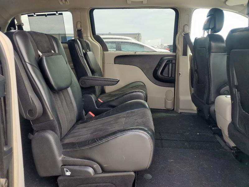 2015 CHRYSLER TOWN & COU - 2C4RC1JG2FR743189
