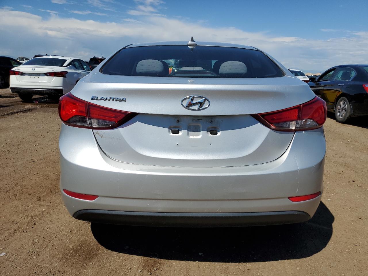 HYUNDAI ELANTRA SE