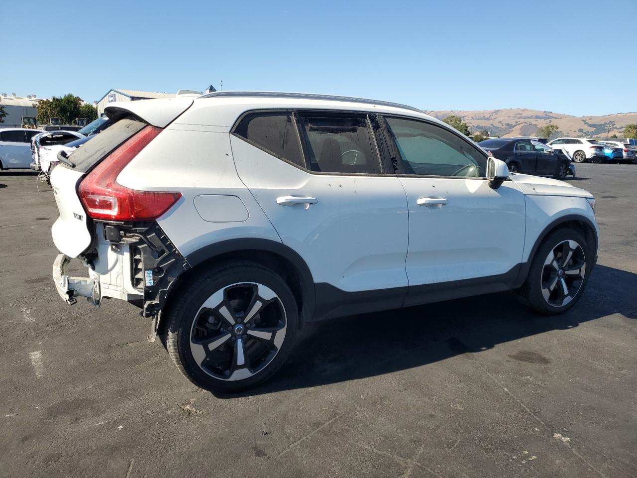 VOLVO XC40 T5 MOMENTUM