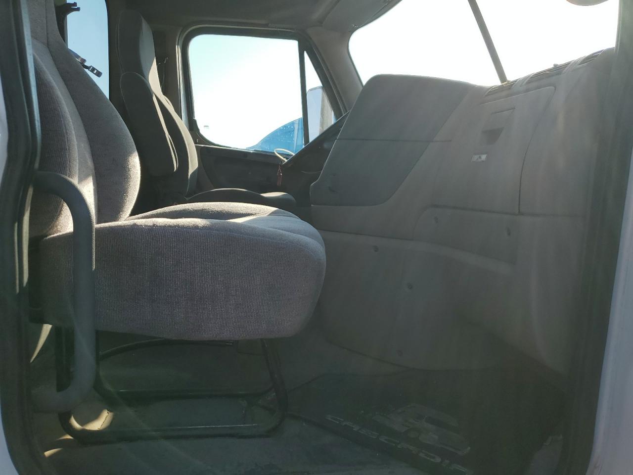 Lot #3316786415 2015 FREIGHTLINER CASCADIA