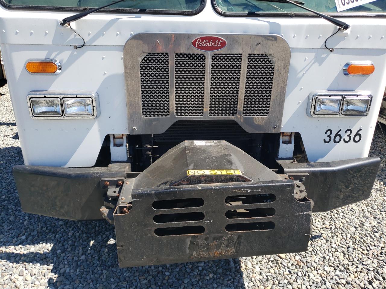 Lot #3268883232 2014 PETERBILT TRACTOR 320