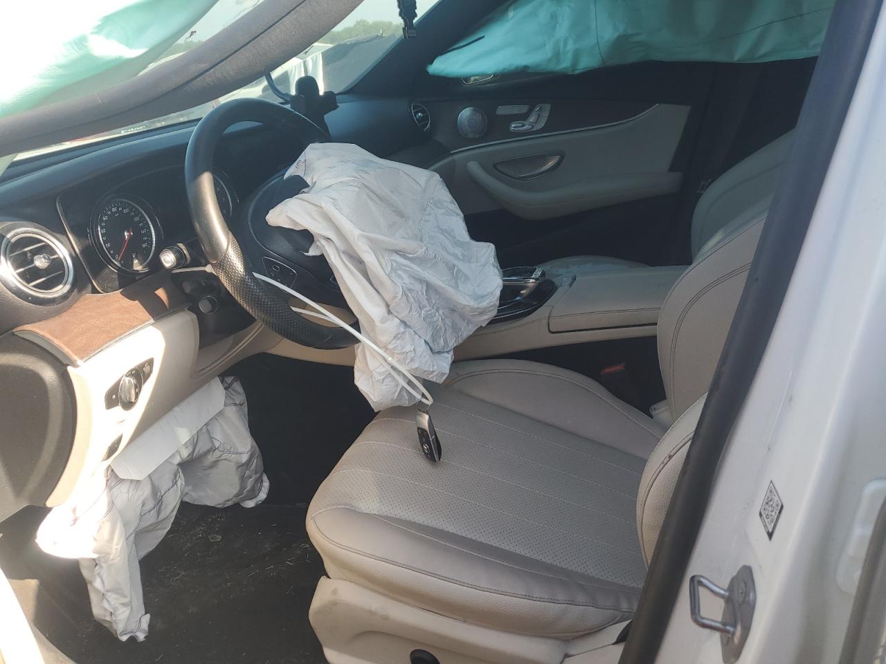 MERCEDES-BENZ E-CLASS 300