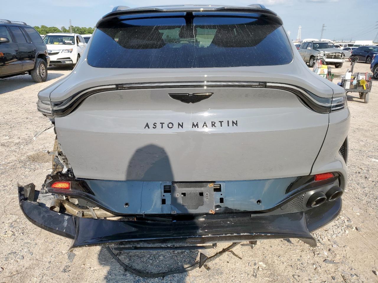 ASTON MARTIN DBX 707