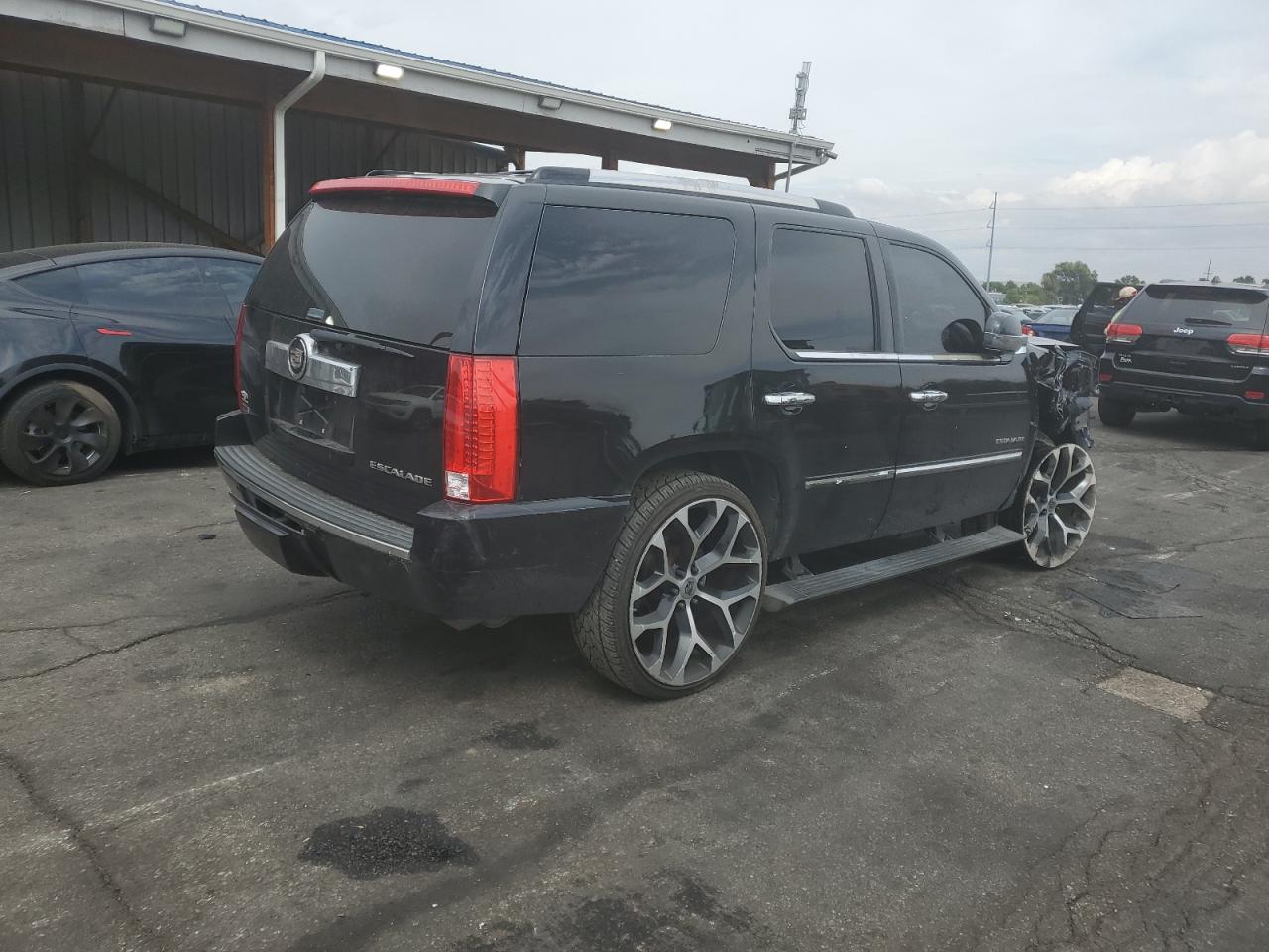 CADILLAC ESCALADE PREMIUM