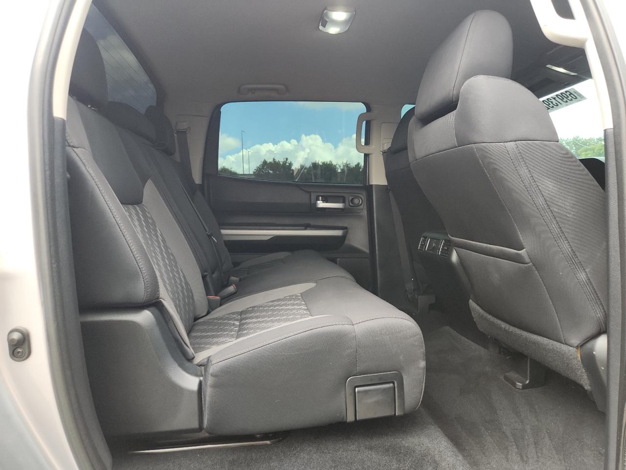 TOYOTA TUNDRA CREWMAX SR5