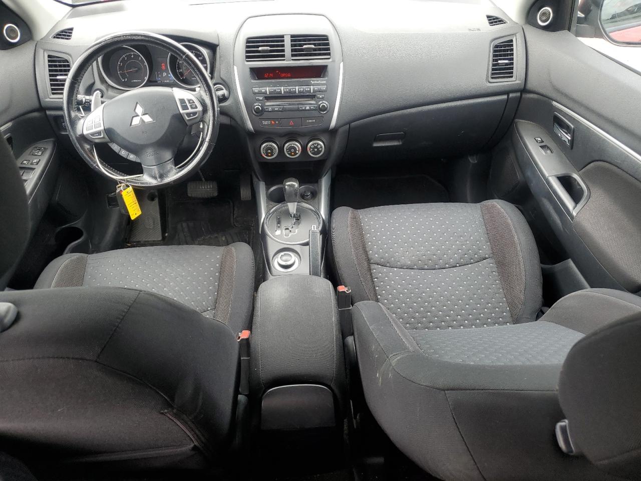 MITSUBISHI OUTLANDER SE