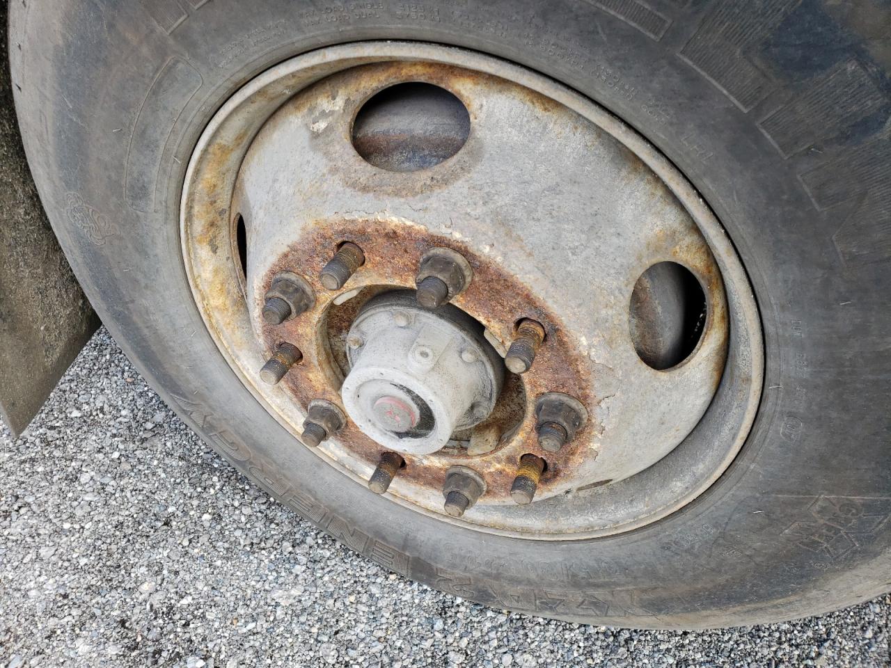 Lot #3273794433 2002 PETERBILT TRACTOR 320