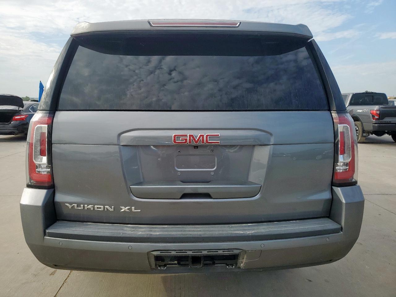 GMC YUKON C1500 SLT