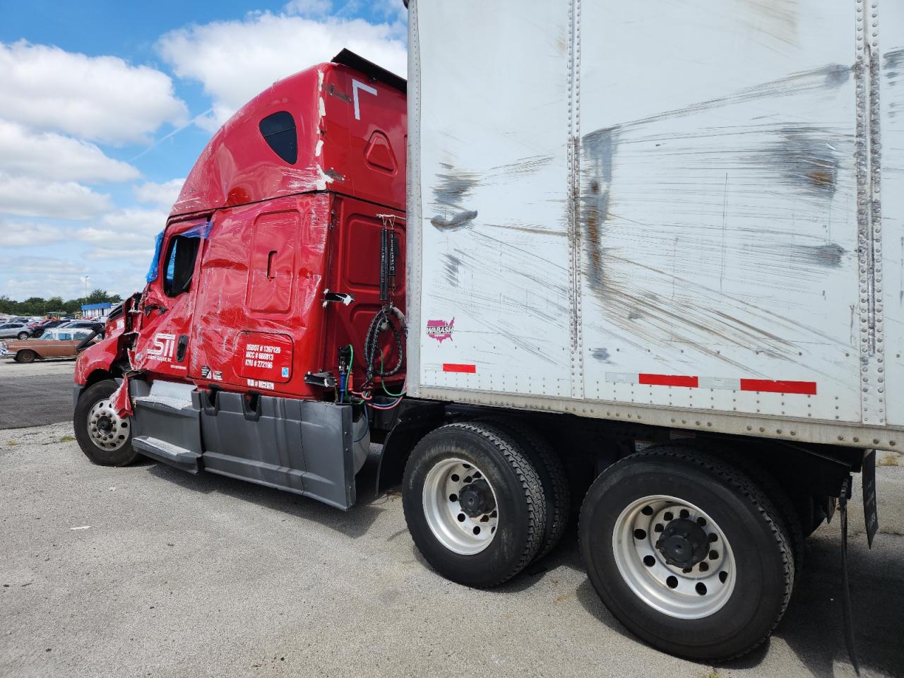 Lot #3264523500 2019 FREIGHTLINER CASCADIA 1
