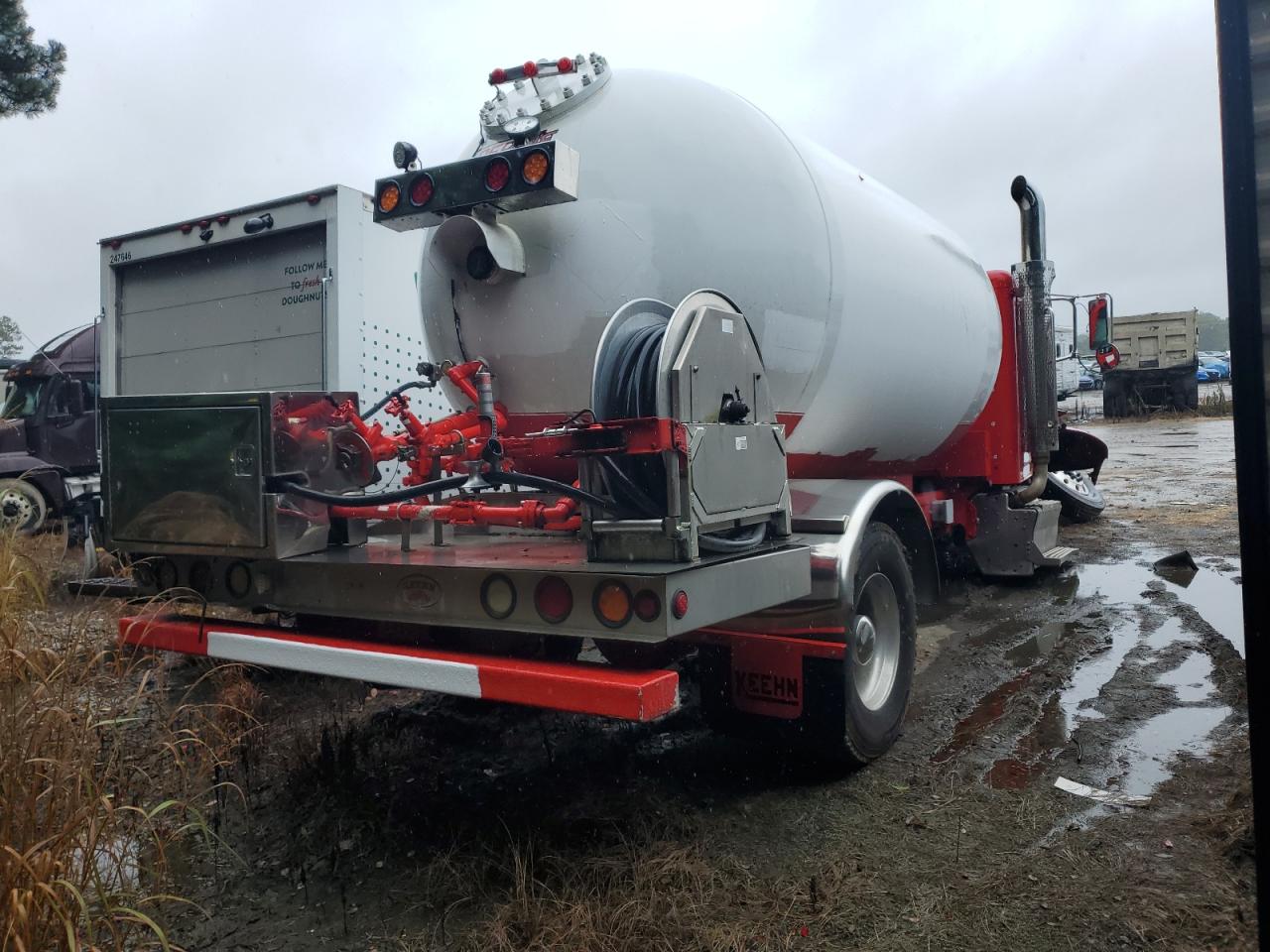 Lot #3259530100 2016 PETERBILT 337