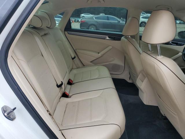 2017 VOLKSWAGEN PASSAT R-L 1VWDT7A35HC082292