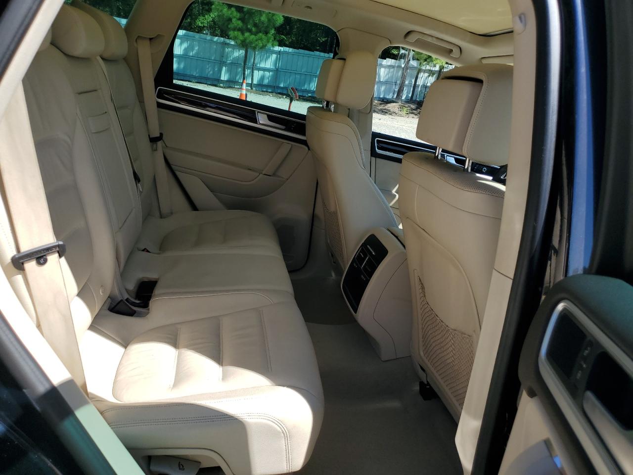 VOLKSWAGEN TOUAREG SPORT