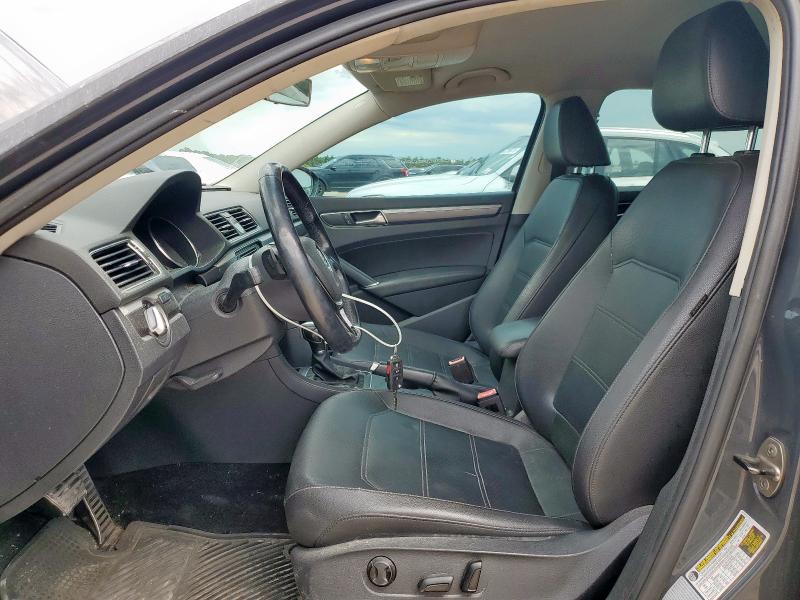 2017 VOLKSWAGEN PASSAT R-L 1VWDT7A33HC074790