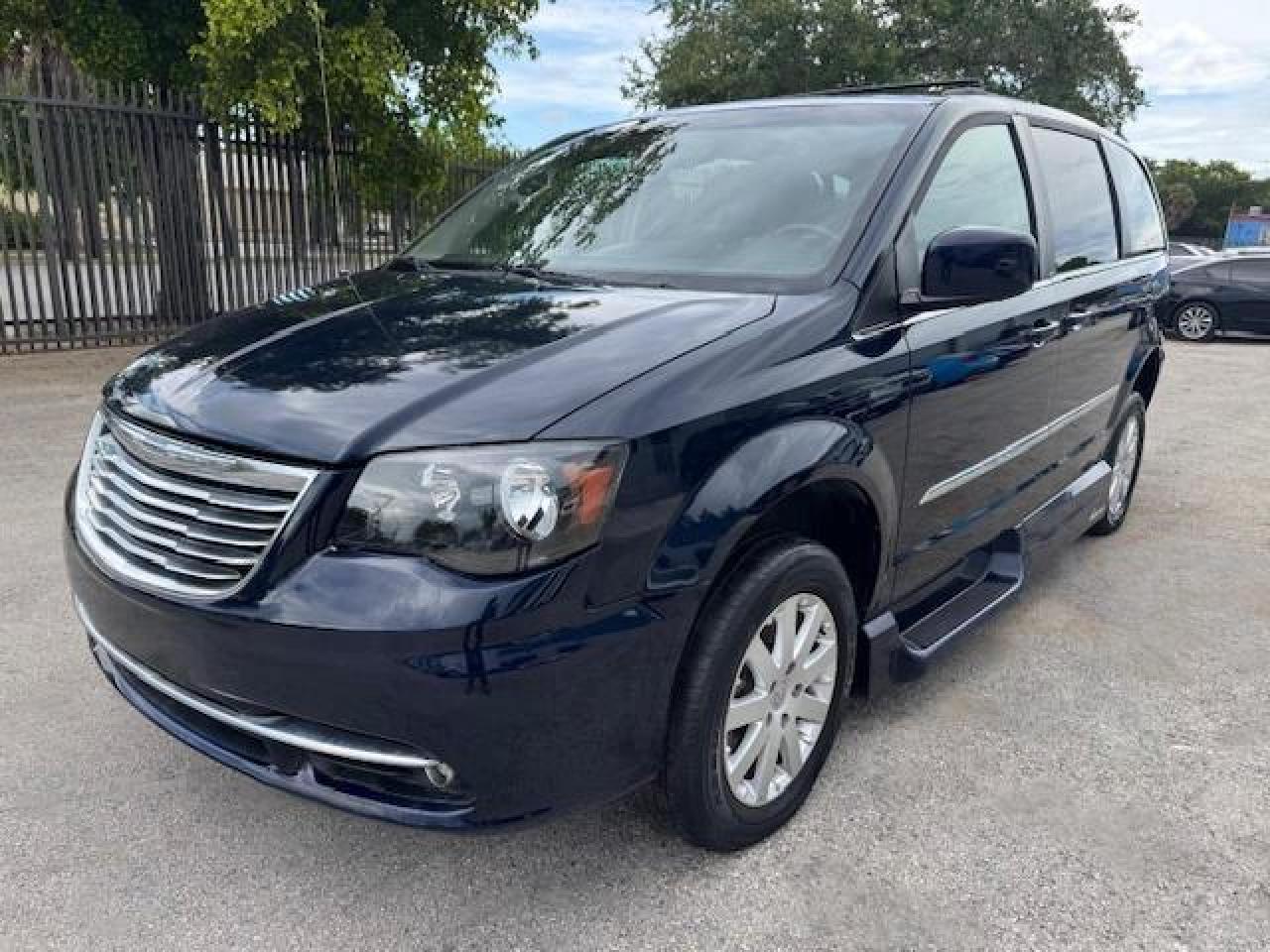 CHRYSLER TOWN & COUNTRY TOURING