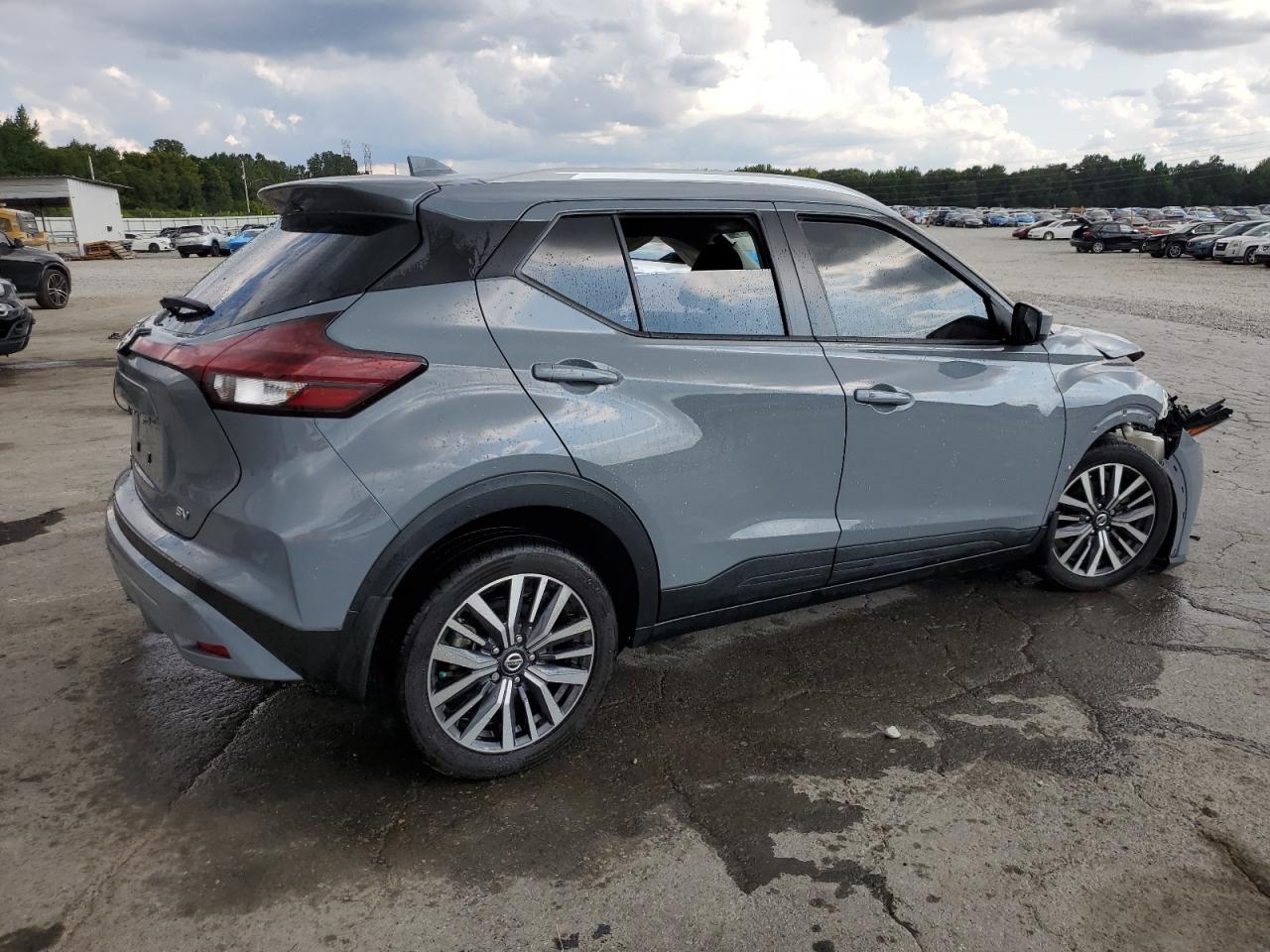 NISSAN KICKS SV