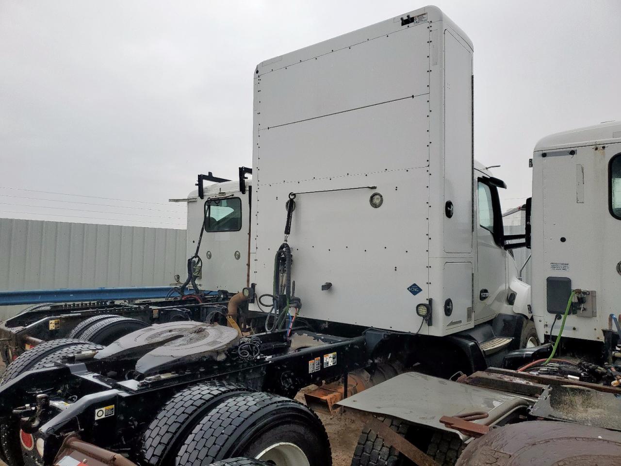 Lot #3284643374 2017 KENWORTH T680