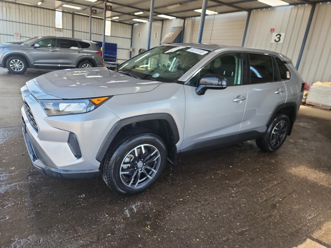 TOYOTA RAV4 LE