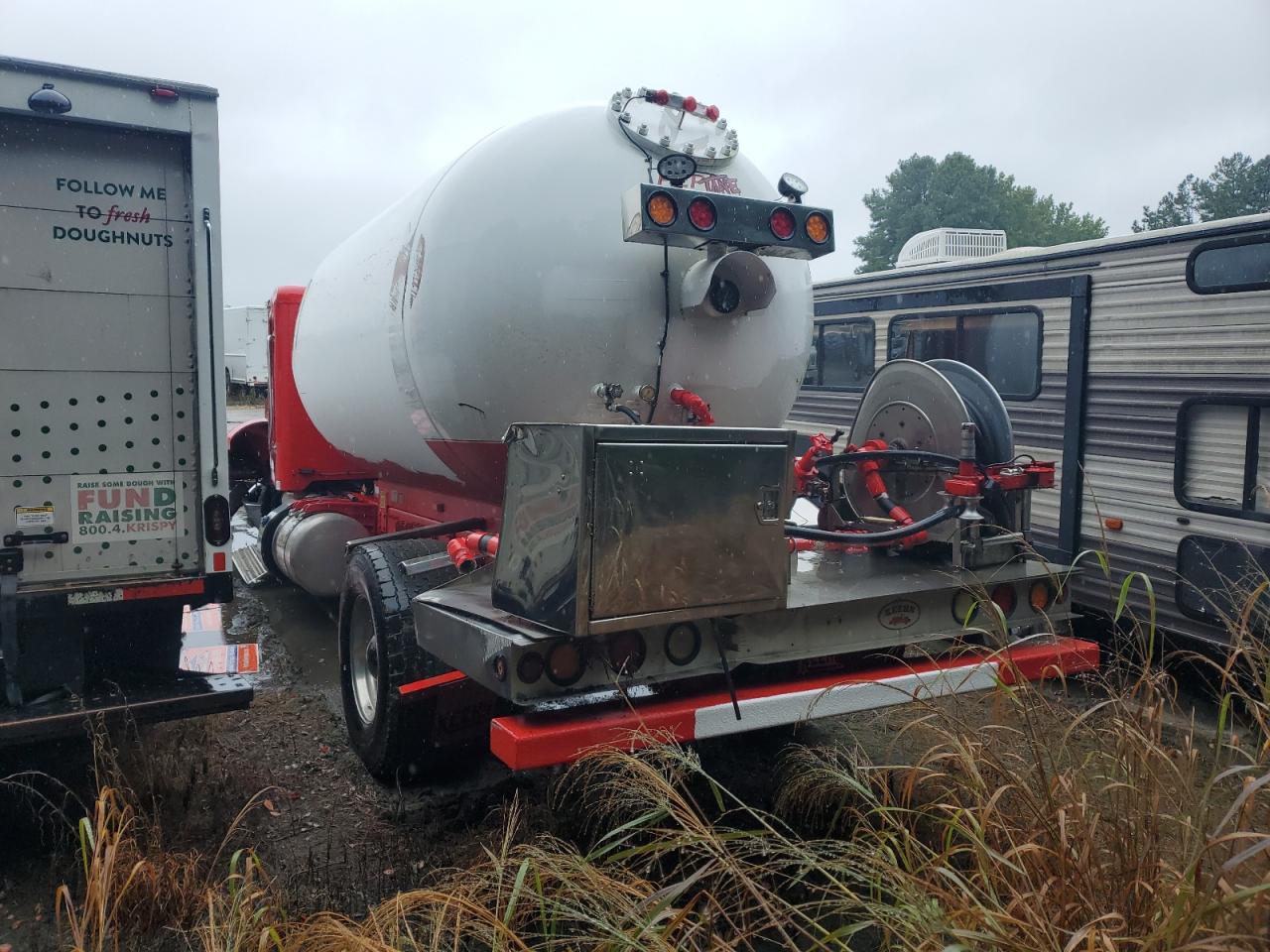 Lot #3259530100 2016 PETERBILT 337