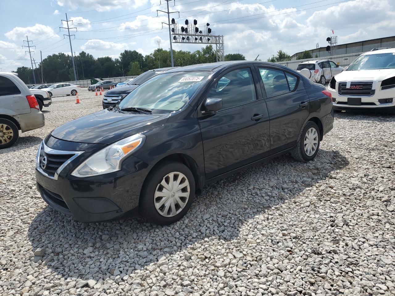 NISSAN VERSA S