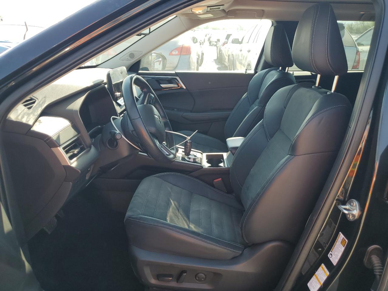 MITSUBISHI OUTLANDER SE