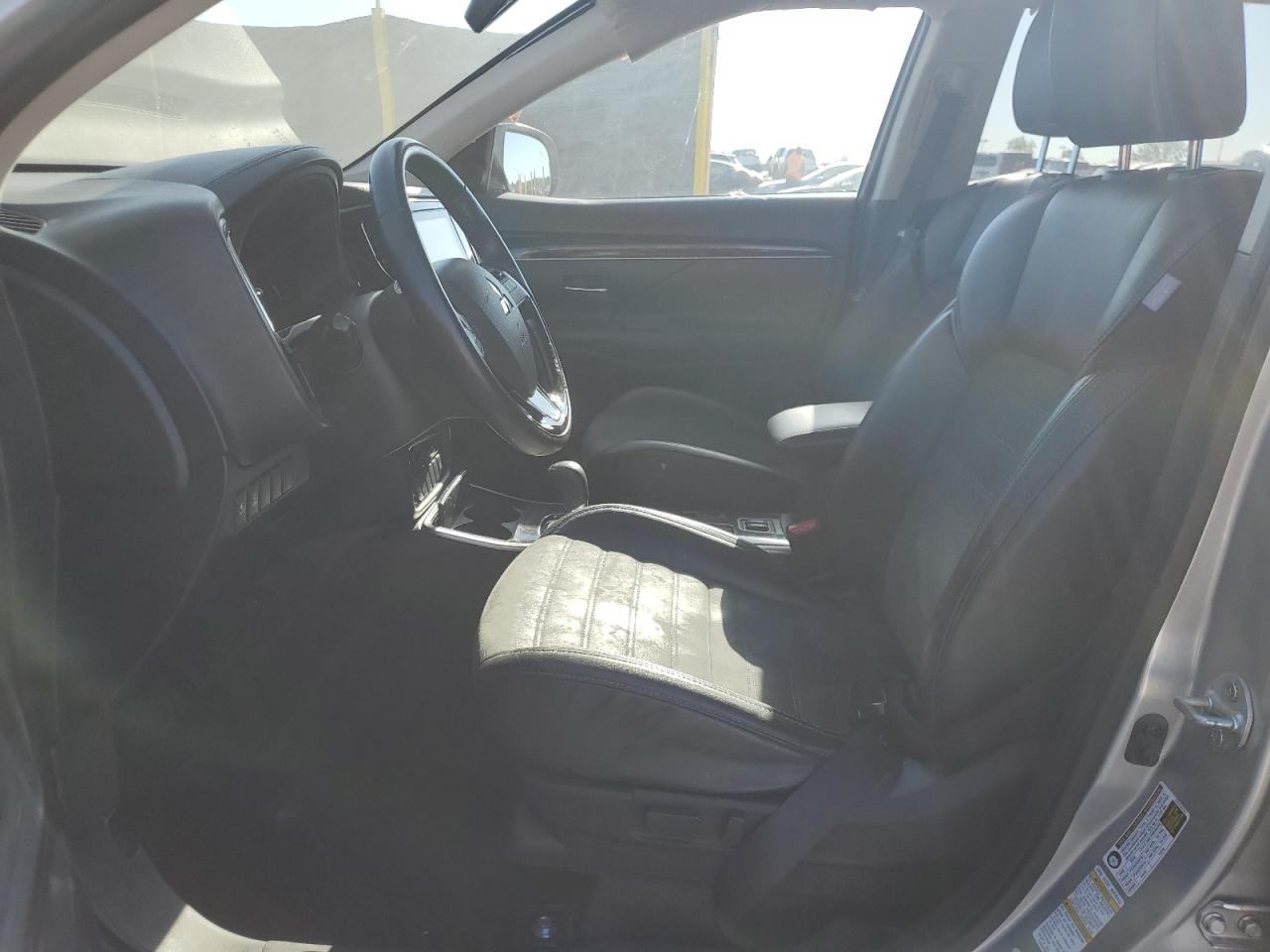 MITSUBISHI OUTLANDER SE