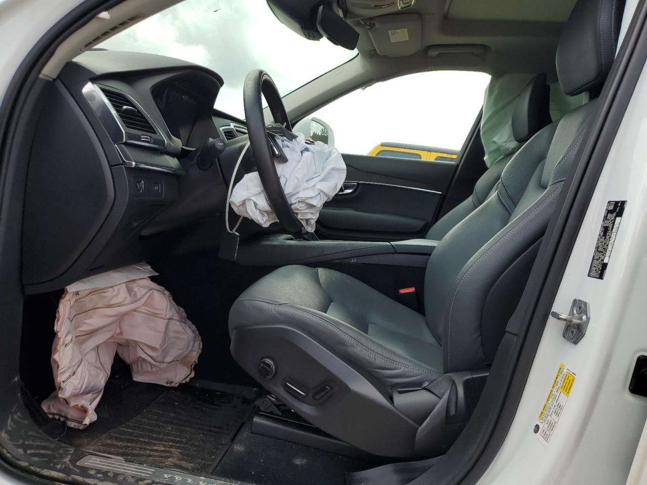 VOLVO XC90 T6 MOMENTUM