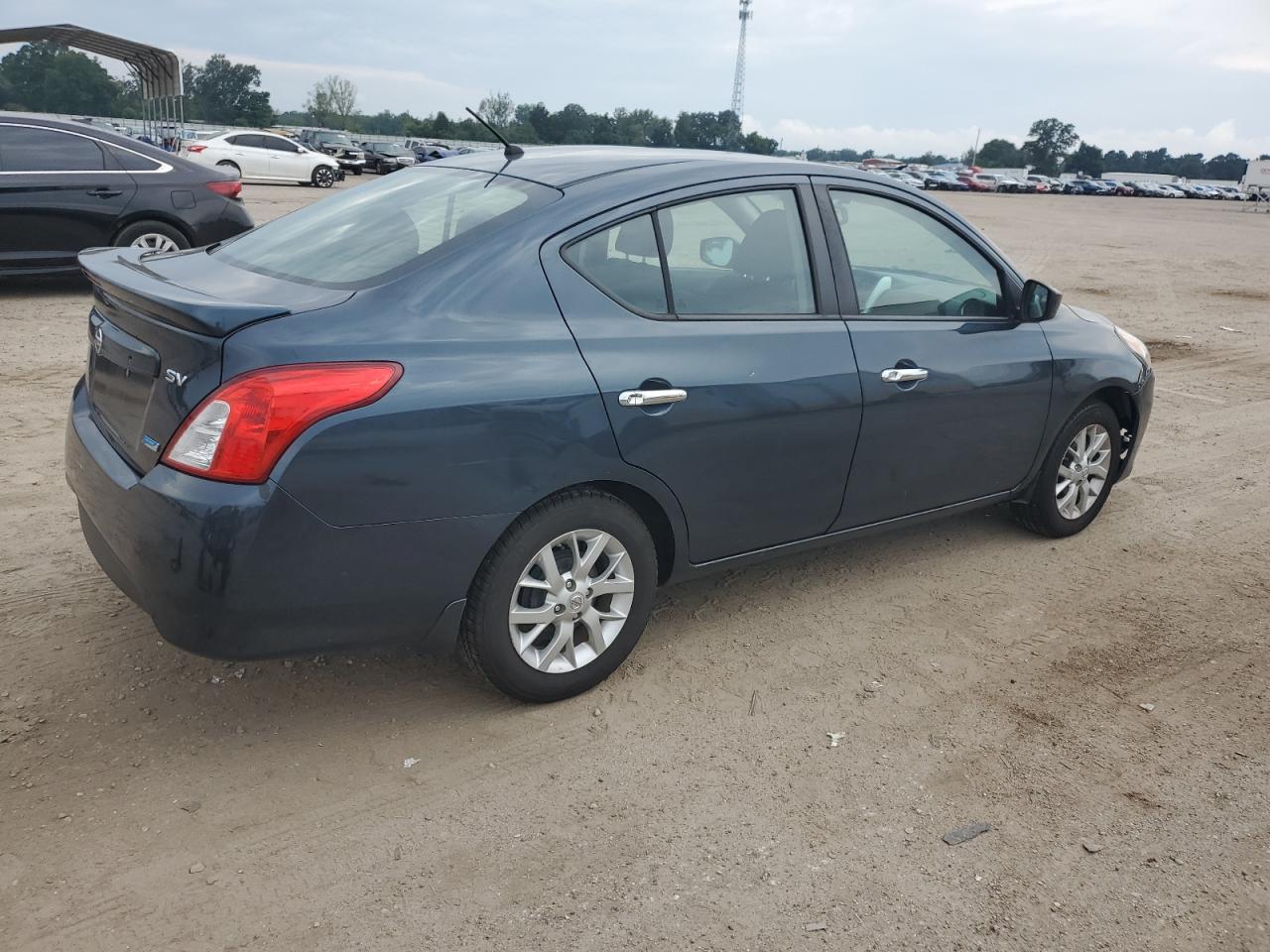 NISSAN VERSA S
