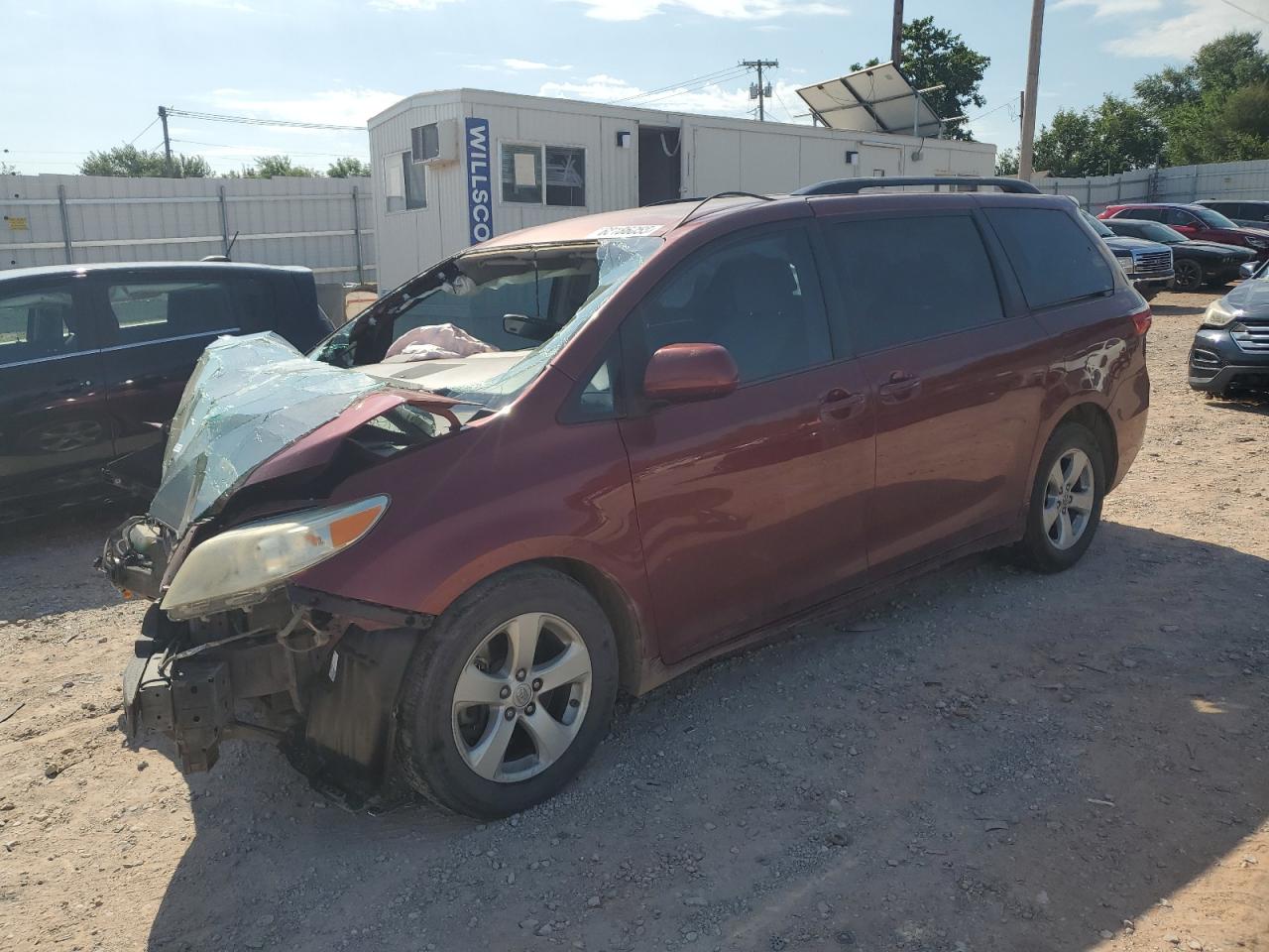 Lot #3305452075 2016 TOYOTA SIENNA LE