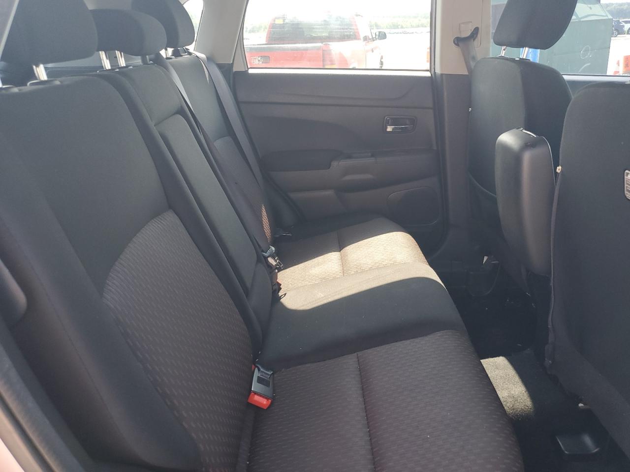 MITSUBISHI OUTLANDER ES