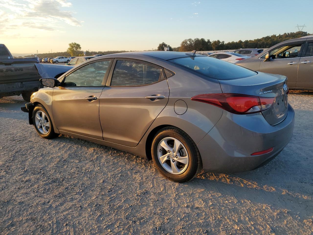 HYUNDAI ELANTRA SE