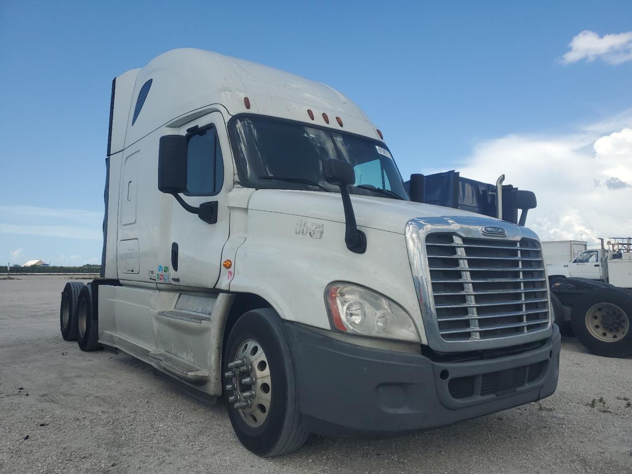 Lot #3214409871 2016 FREIGHTLINER CASCADIA 1