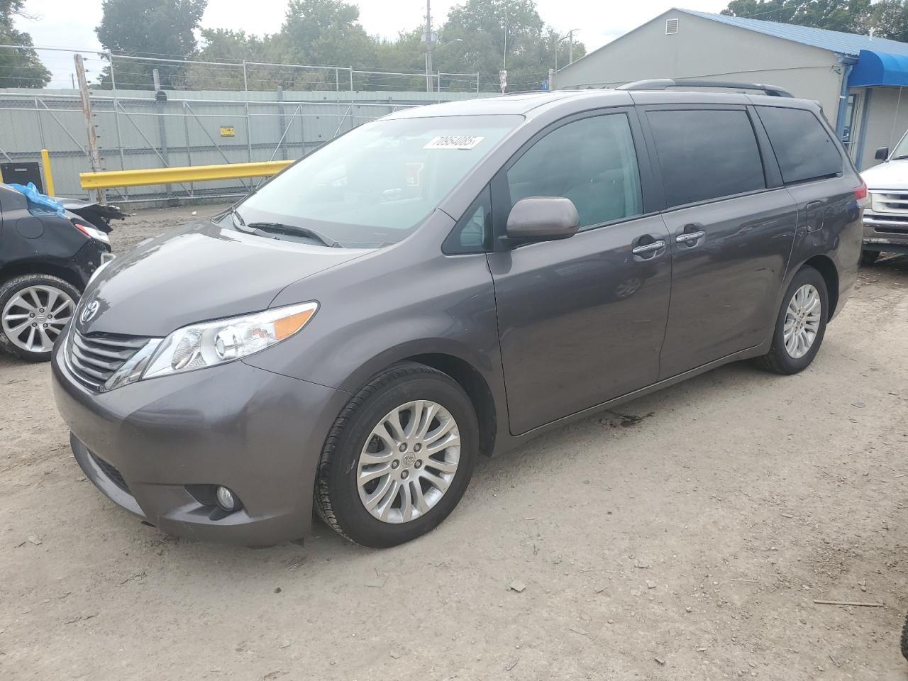 Lot #3238018456 2013 TOYOTA SIENNA XLE