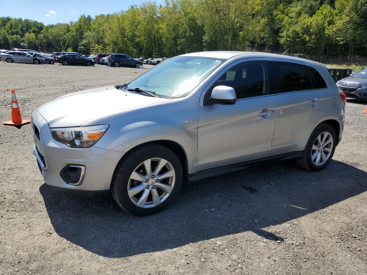 MITSUBISHI OUTLANDER SE